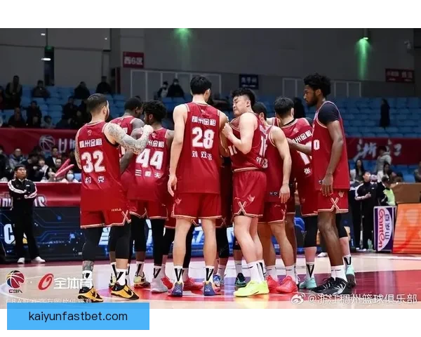 李弘权带领上海豪取十五连胜史密斯绝杀助深圳九连胜